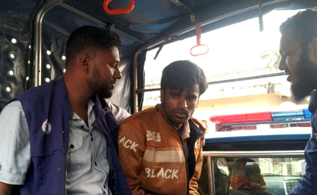 জাল টাকা কুরিয়ার সার্ভিসের মাধ্যমে পাঠাতে গিয়ে যুবক আটক